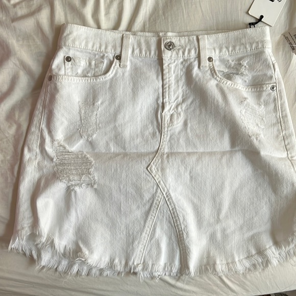 NWT Distressed Frayed White Denim Jean Skirt 25 runs large - Picture 5 of 7